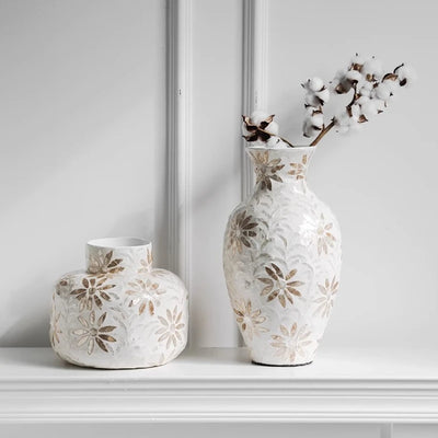 Vintage Shell Vase Luxury Flower Arrangement Stand for Living Rooms And Hallways Elegant Home Décor Piece for Refined Spaces