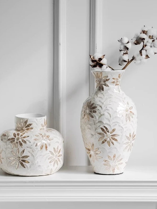 Vintage Shell Vase Luxury Flower Arrangement Stand for Living Rooms And Hallways Elegant Home Décor Piece for Refined Spaces